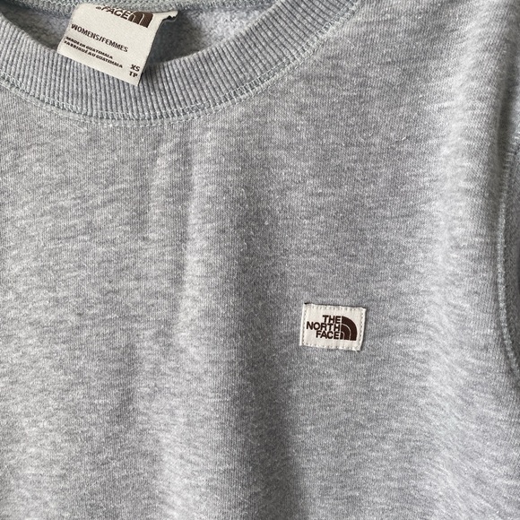 North face grey crewneck women’s - Picture 3 of 4